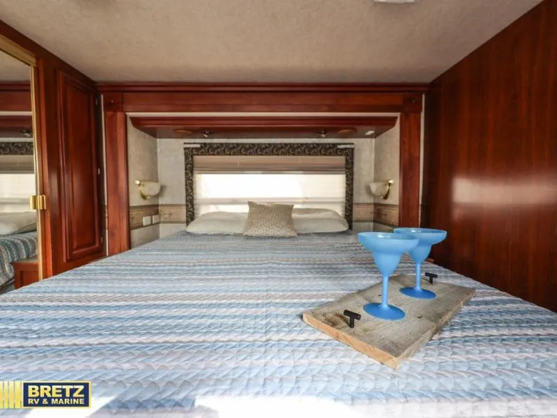 2002 Fleetwood RV Discovery 37T - Photo 4
