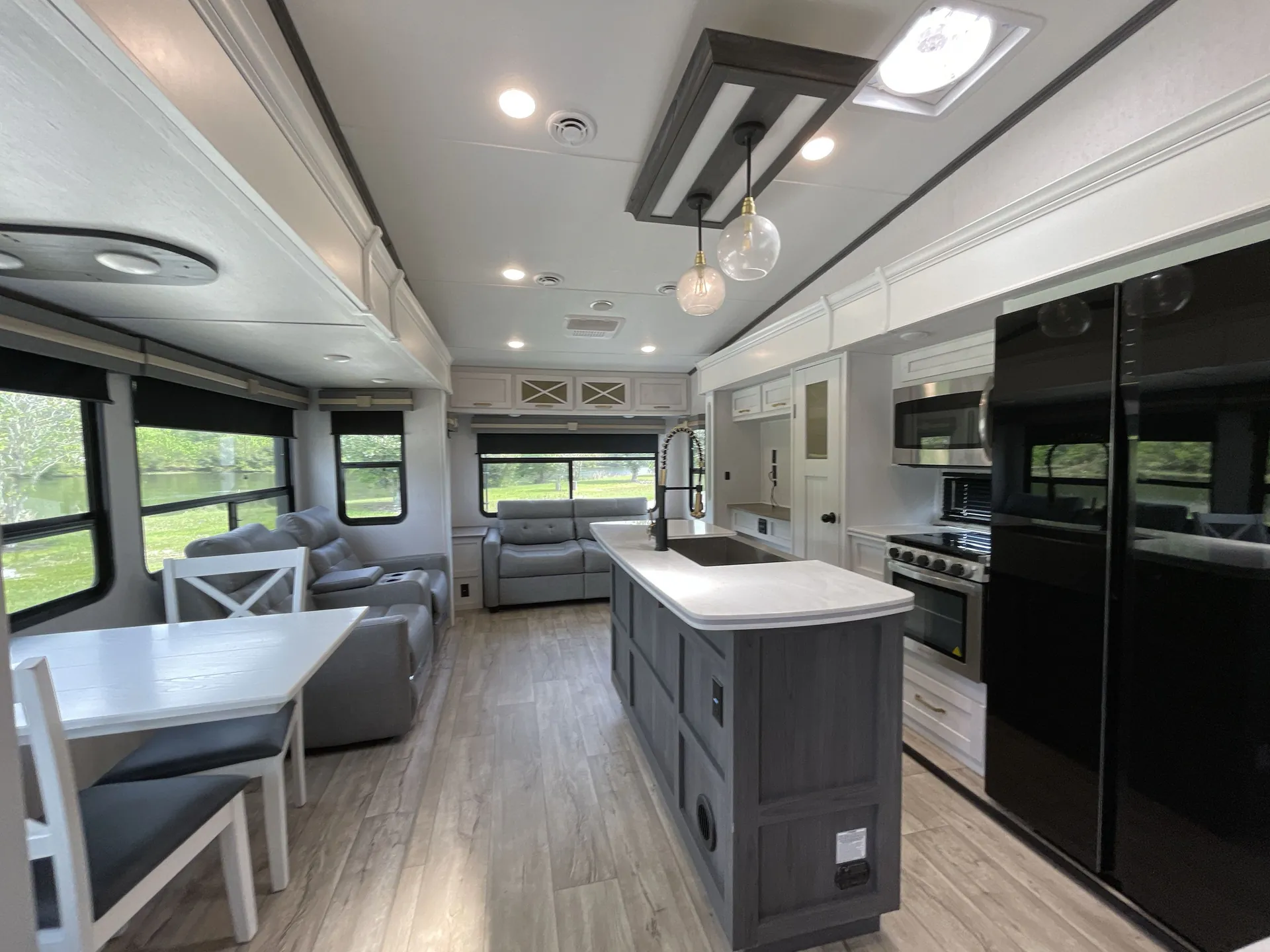 2023 Dutchmen Astoria Platinum 3173RLP — living area main