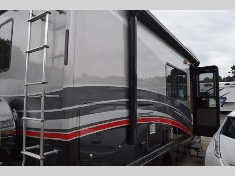 2010 Itasca Navion 24K - Photo 4