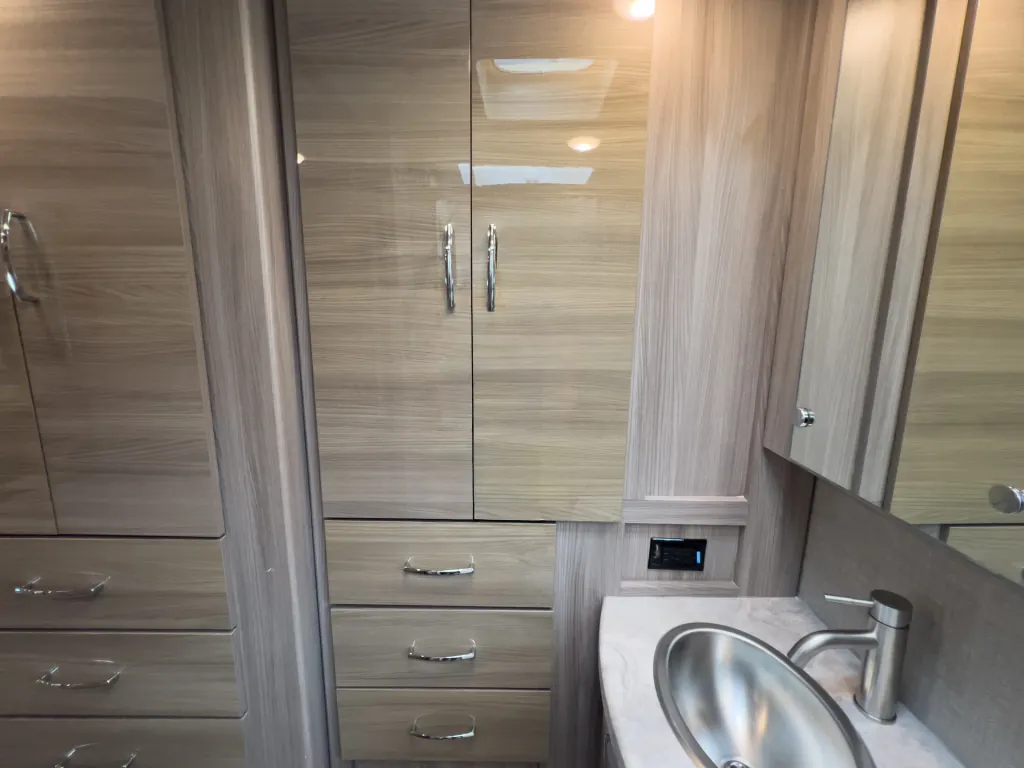 2021 Thor Motor Coach Tiburon 24FB, Photos photo 21