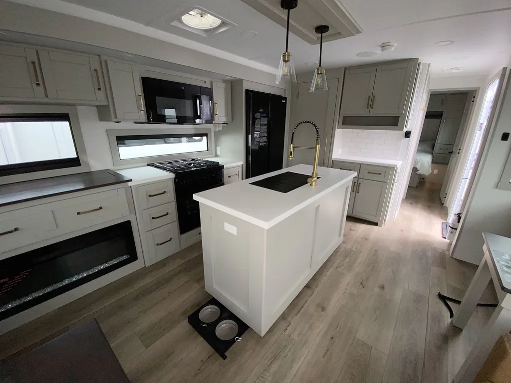 2026 Brinkley Model Z Air 297, Photos photo 14