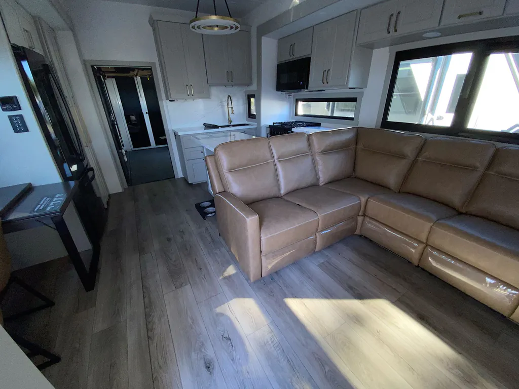 2026 Brinkley Model G 3950, Photos photo 29