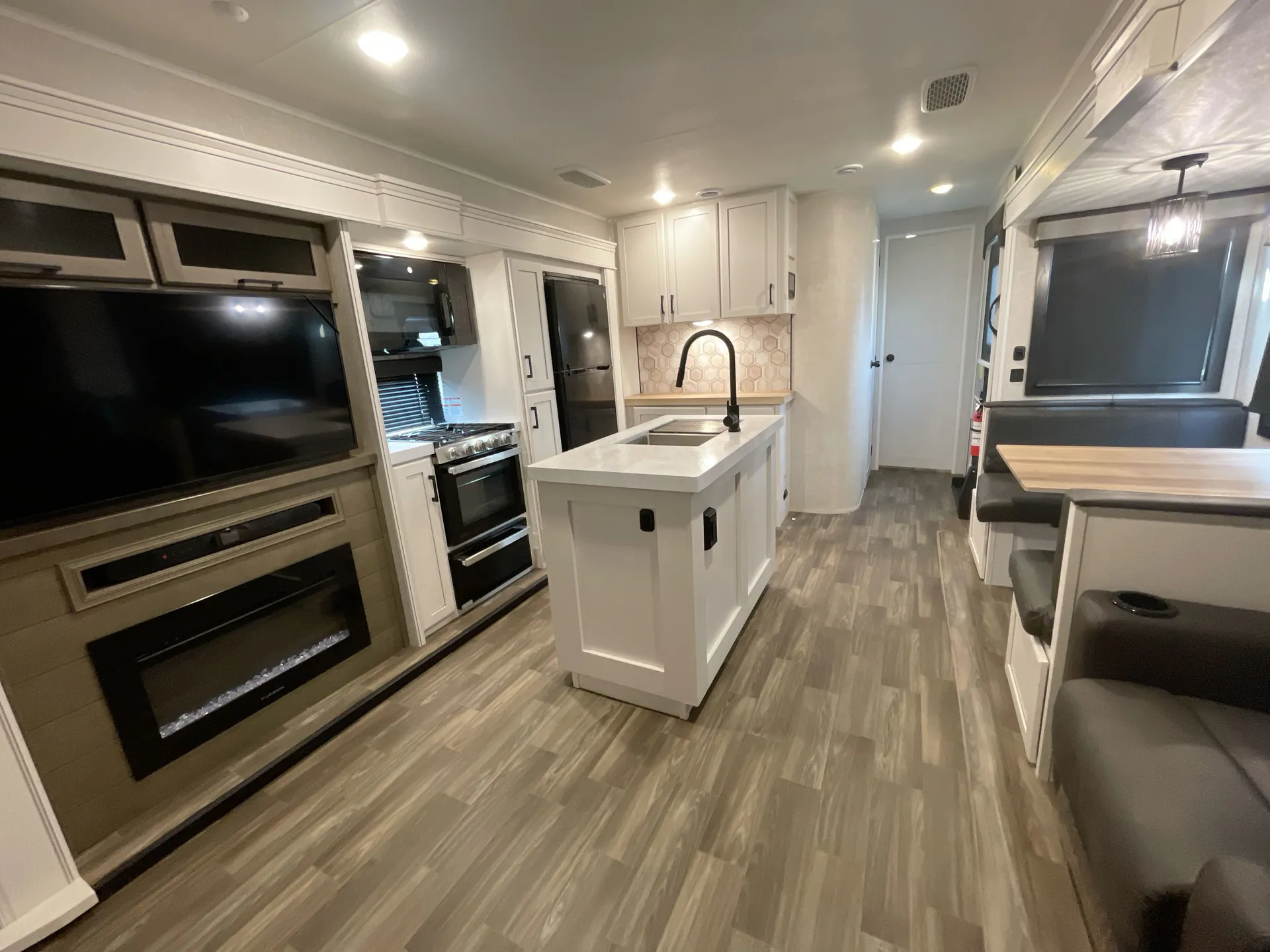2024 Jayco Eagle 312BHOK — living area main