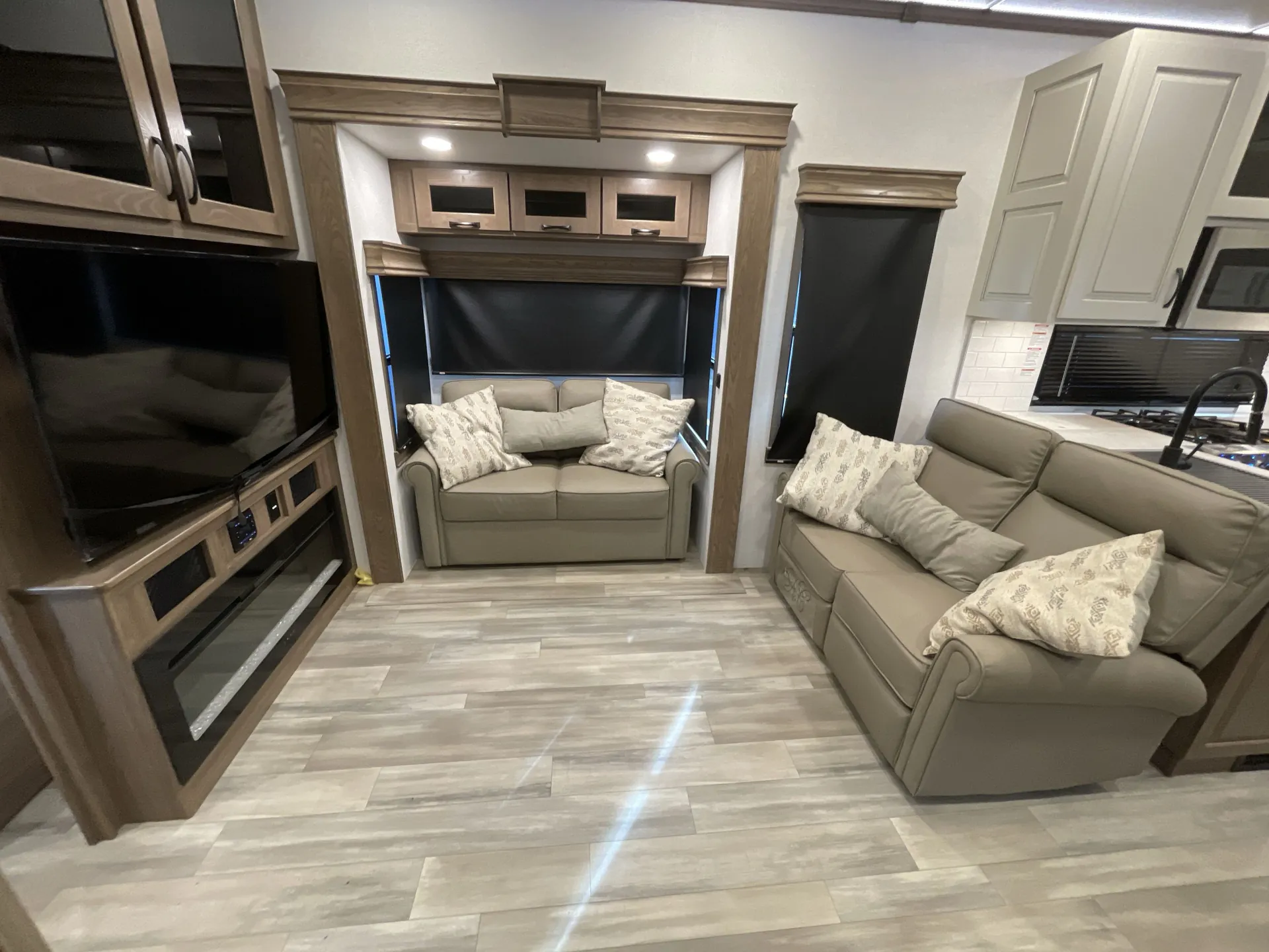 2024 Alliance RV Paradigm 395DS — living area main