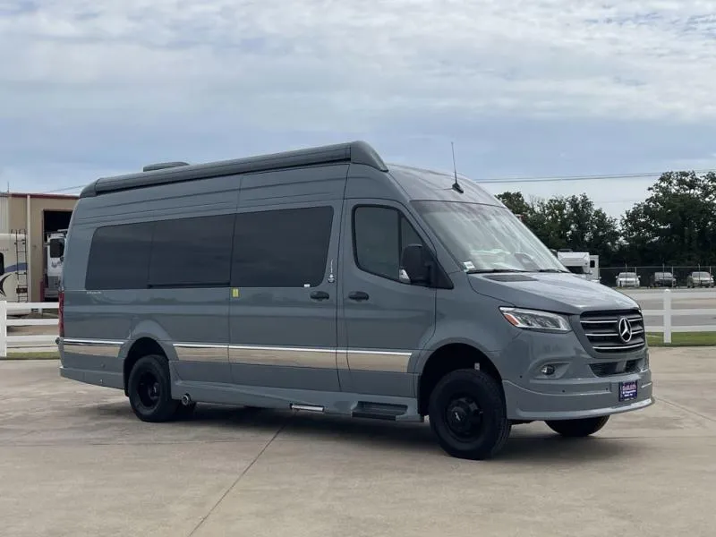 2027 Grech RV Strada-ion AWD New    AWD LOUNGE-ION - Main photo