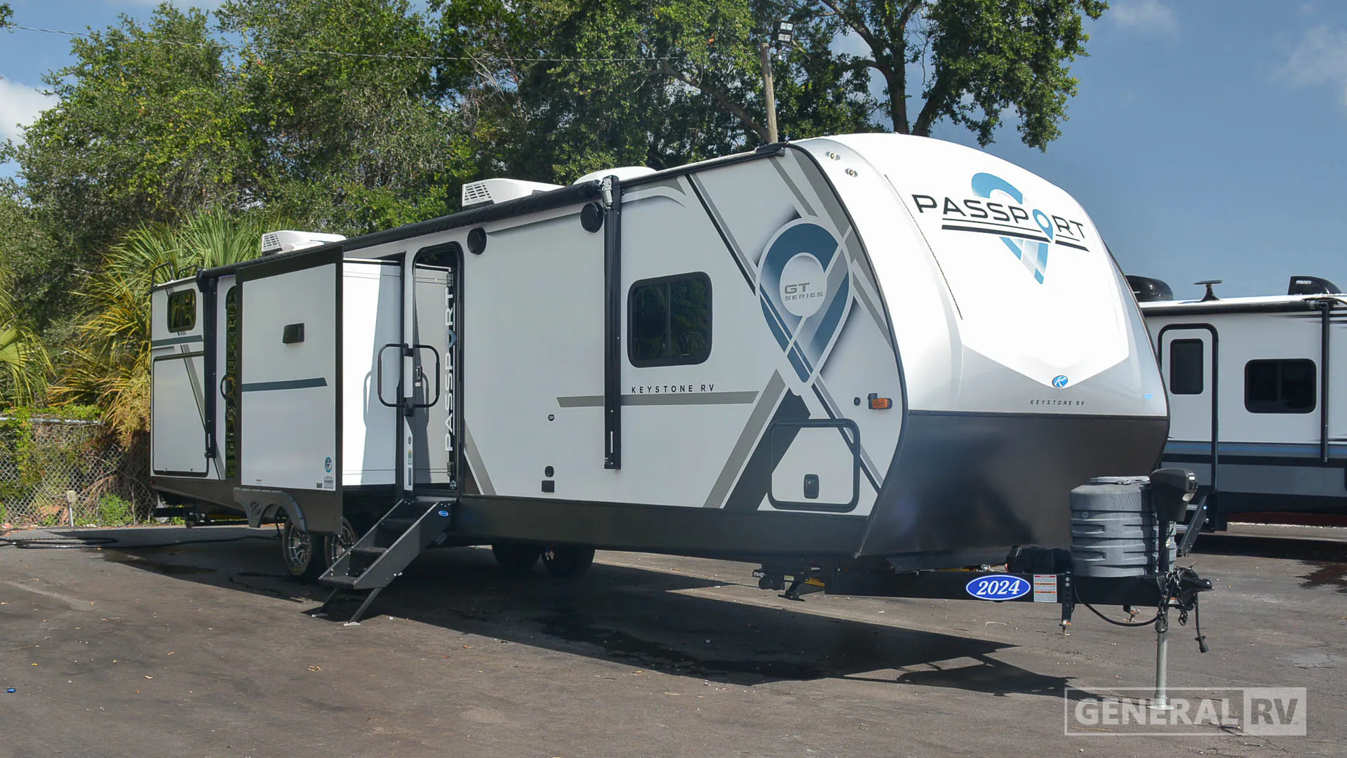 2024 Keystone Passport GT 3300BK - Photo 2