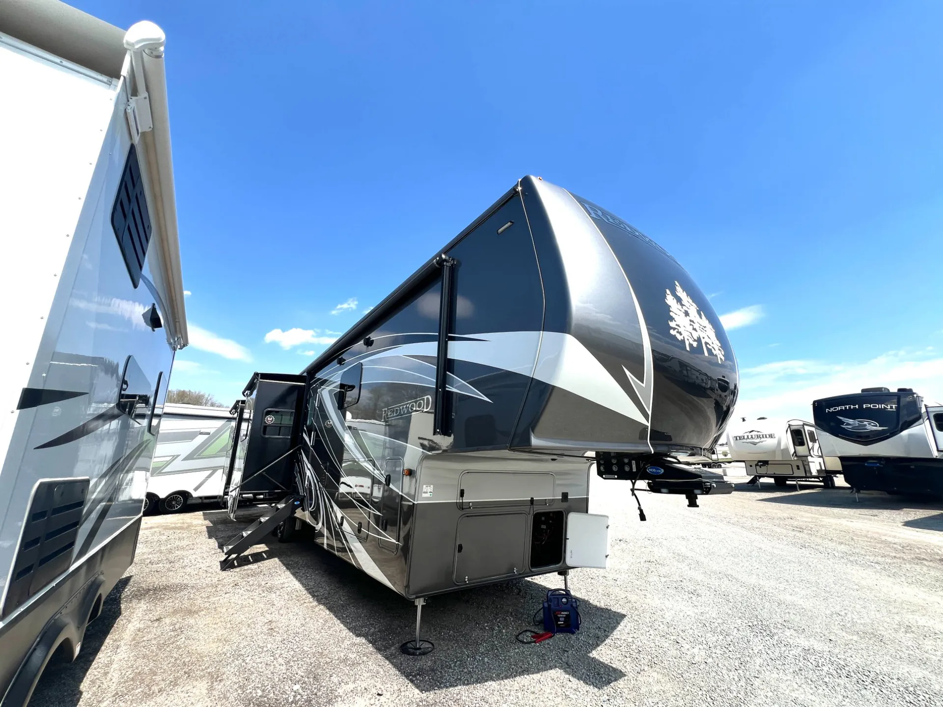 2024 CrossRoads Redwood RW4150RD