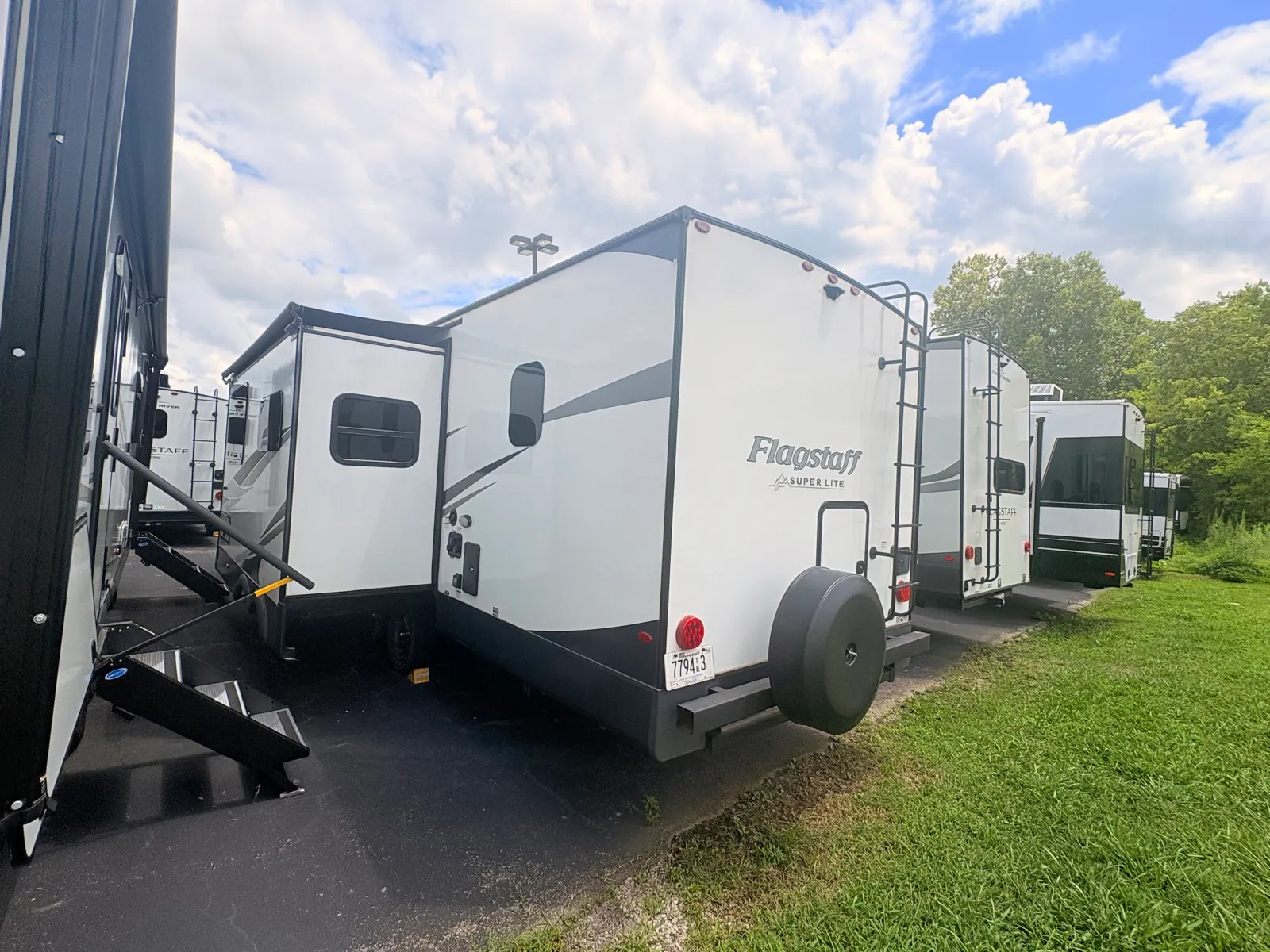 2023 Forest River Flagstaff Super Lite 27BHWS — Photo 7