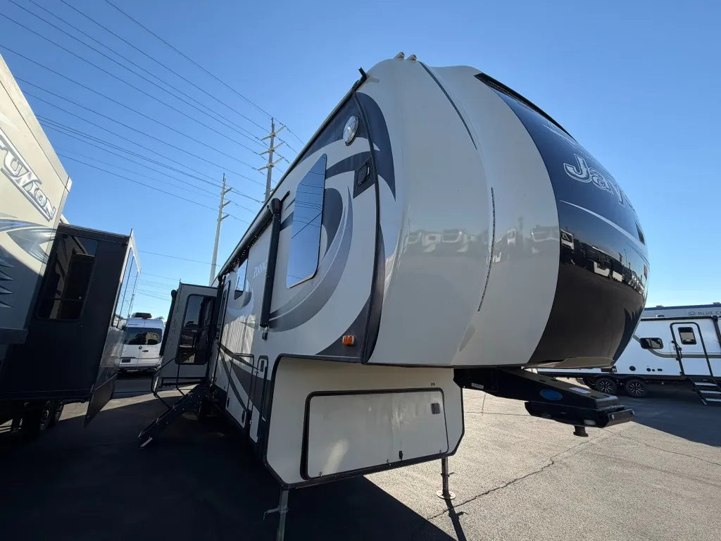 2016 Jayco Pinnacle 36RSQS - Photo 2