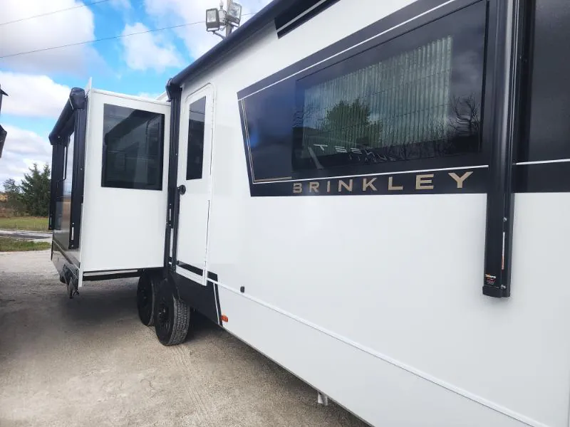 2026 Brinkley Model Z AIR 297, Photos photo 99