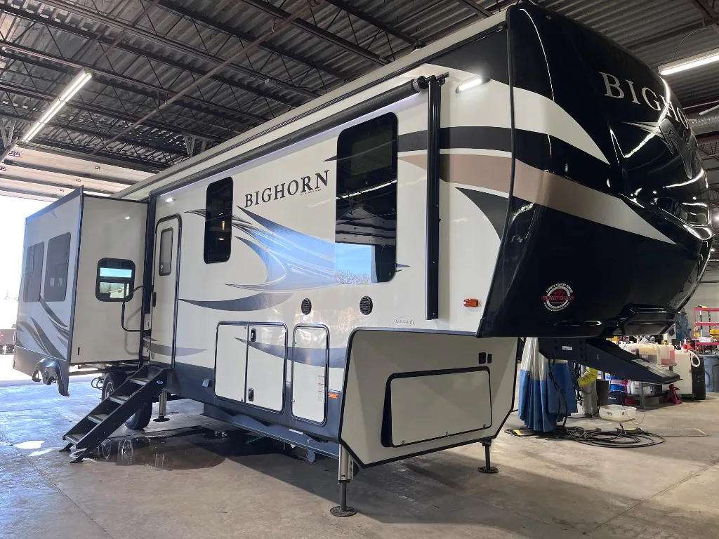 2020 Heartland Bighorn 3370 EL - Main photo