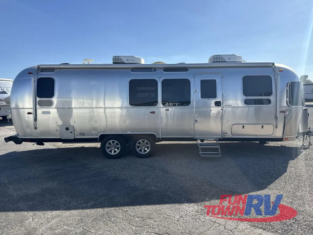 2024 Airstream Flying Cloud 30FB Office, Photos photo 10