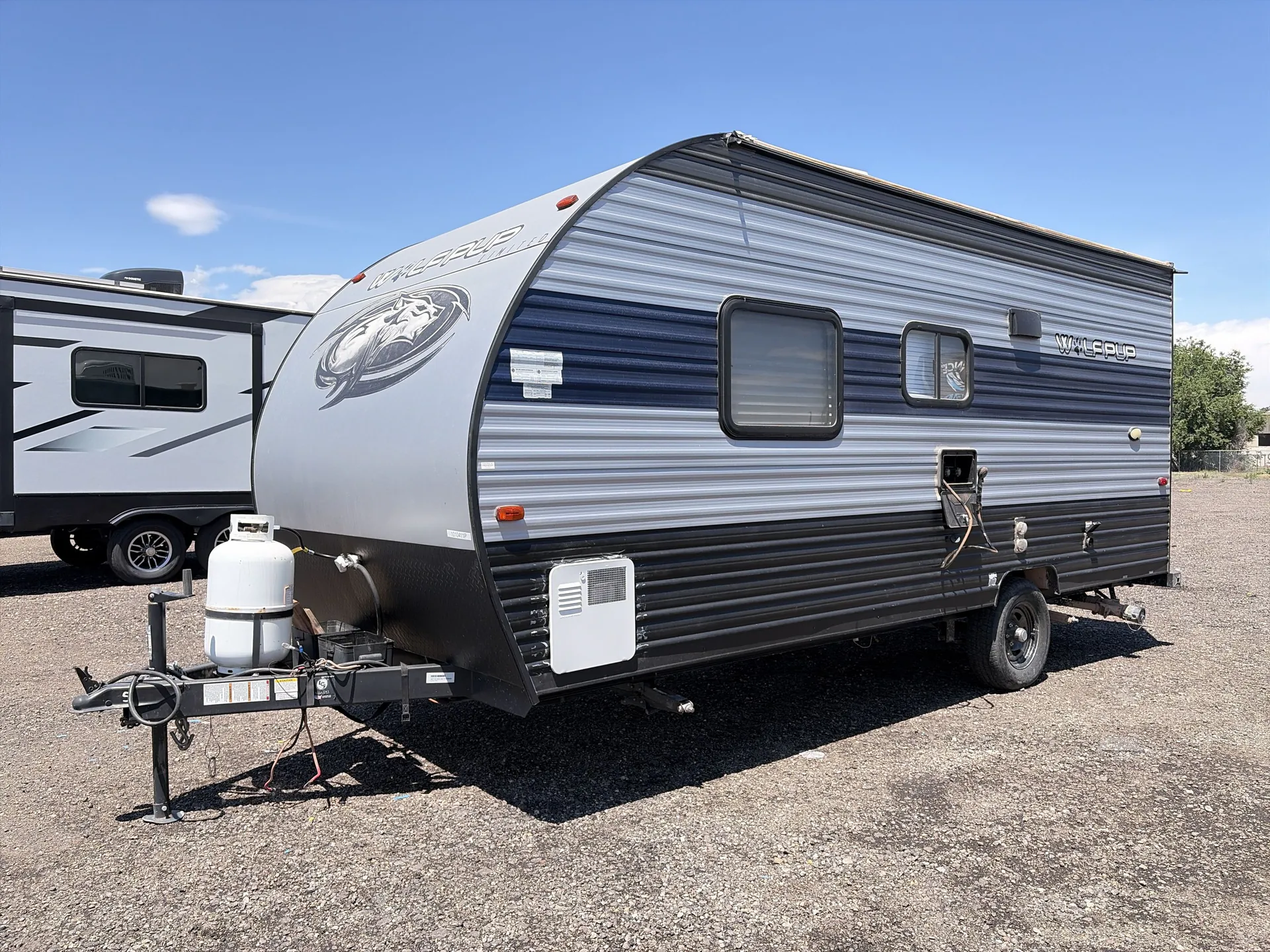 2020 Forest River Cherokee Wolf Pup 16FQ — off campside