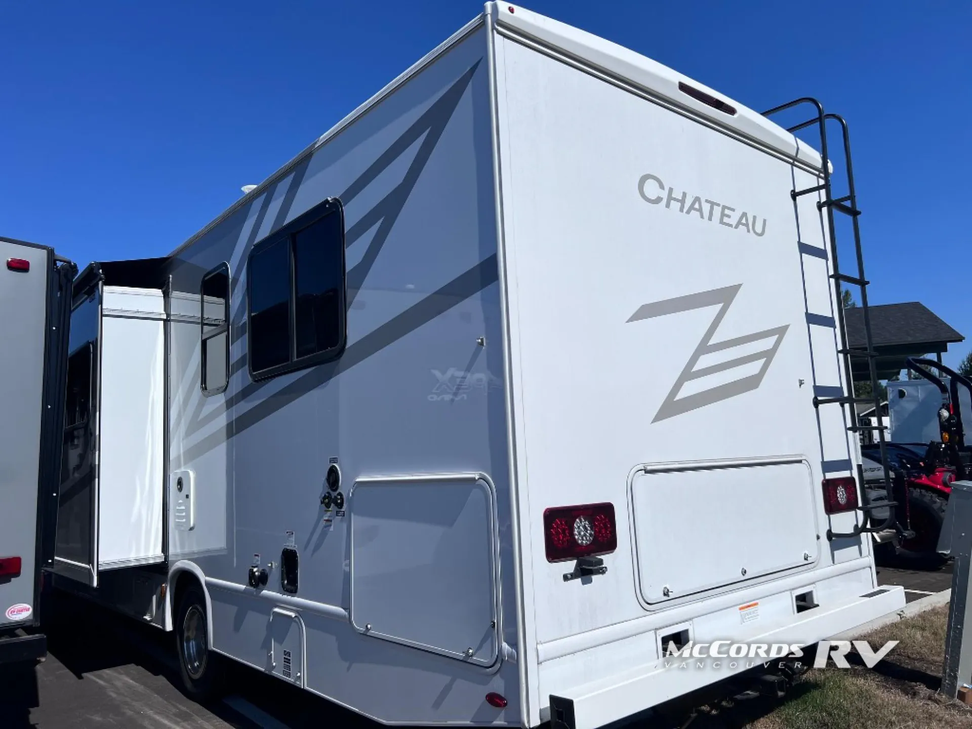 2026 Thor Motor Coach Chateau 31H - Photo 3