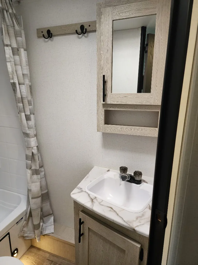 2025 Shasta RVs i-5 Edition 525BHS, Photos photo 47
