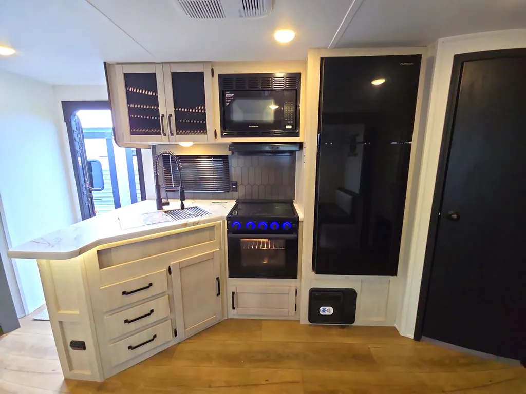2027 Forest River Puma 32BHQS, Photos photo 6
