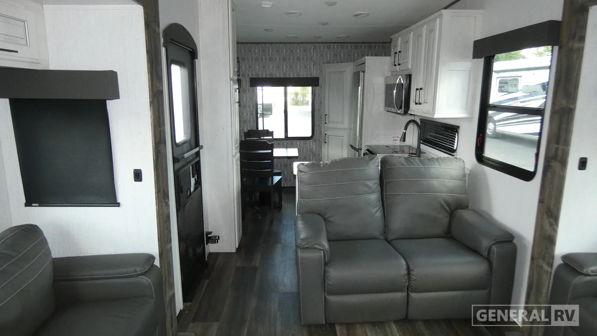 2021 Heartland Bighorn Traveler 33RKS - Photo 3
