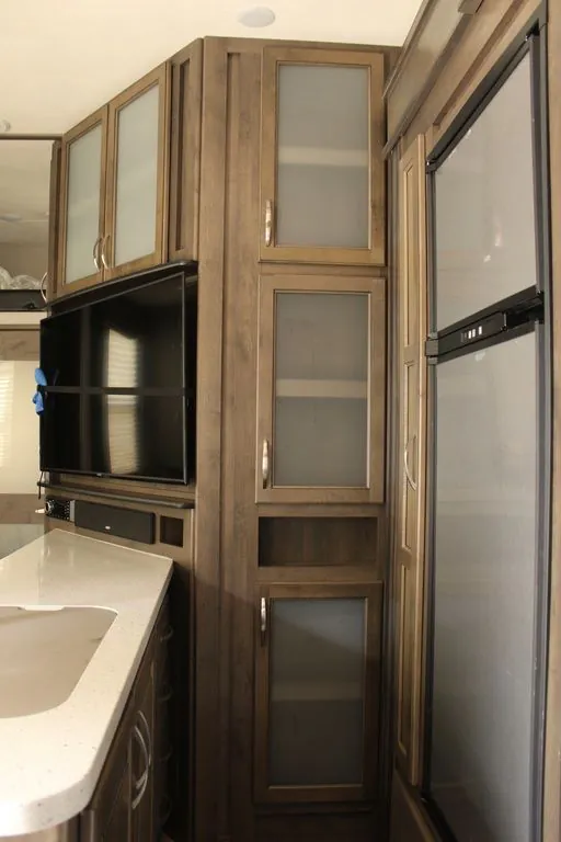 2019 Dutchmen Voltage Triton 3551, Photos photo 8
