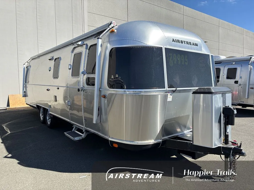 2017 Airstream Classic 30RB - Photo 2