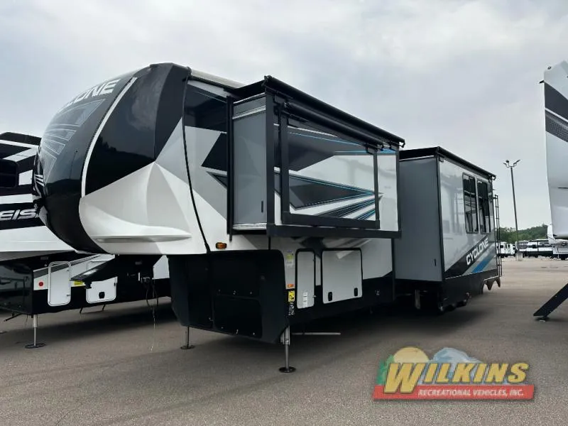 2021 Heartland Cyclone CY 4007 - Photo 4