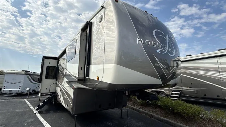 2020 DRV Luxury Suites Mobile Suites 41RSBK4 - Main photo