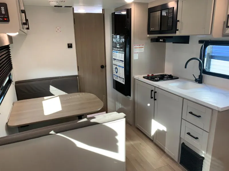 2027 Jayco Jay Flight 175FQ, Photos photo 3