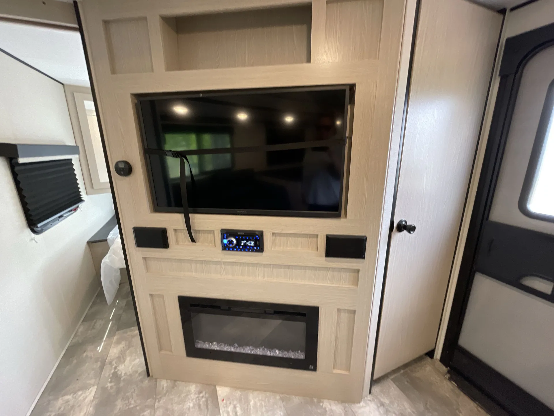 2023 Coachmen Apex Ultra-Lite 290BHS — living area main