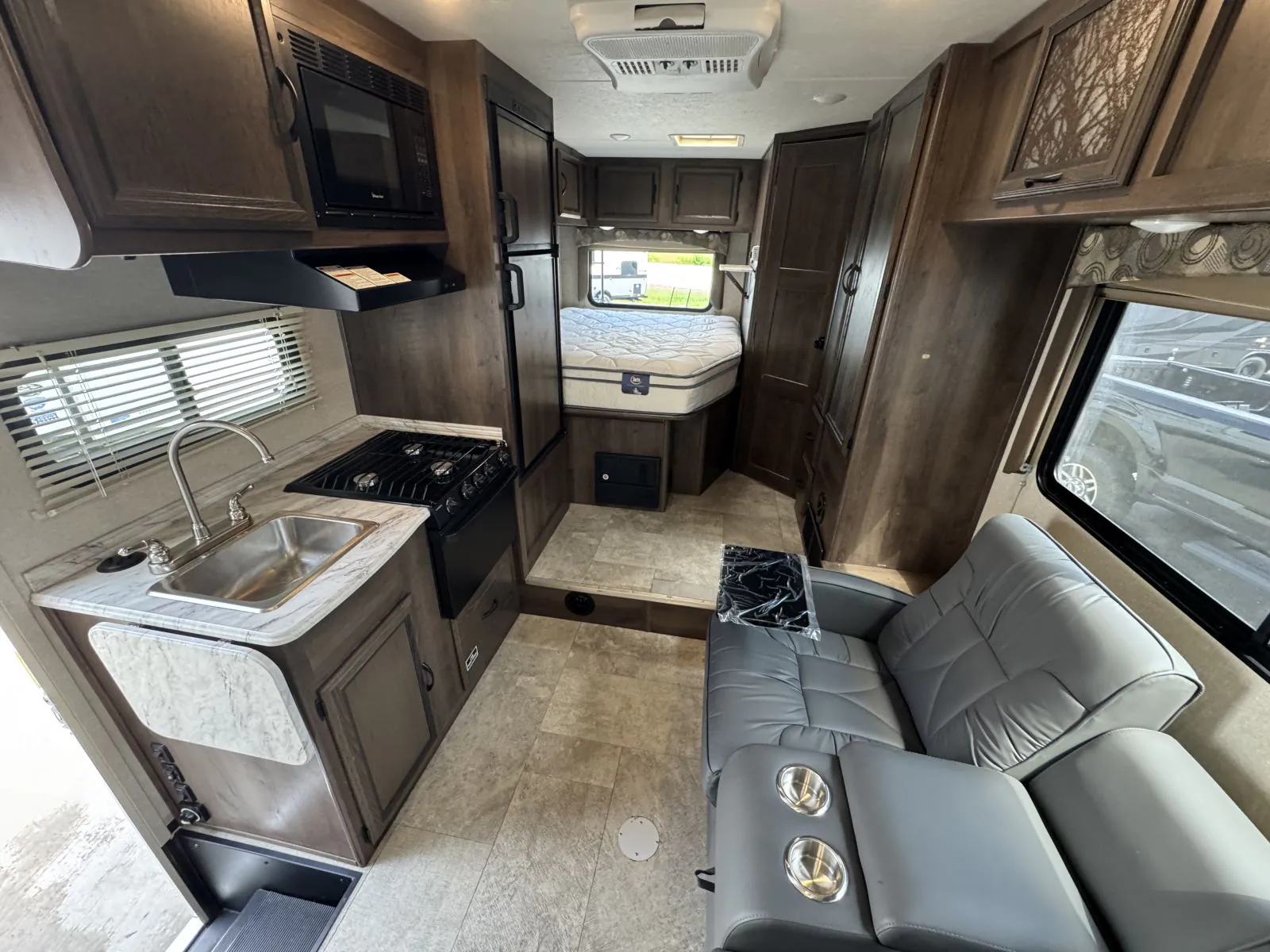 2017 Coachmen Freelander 21QB - Photo 4