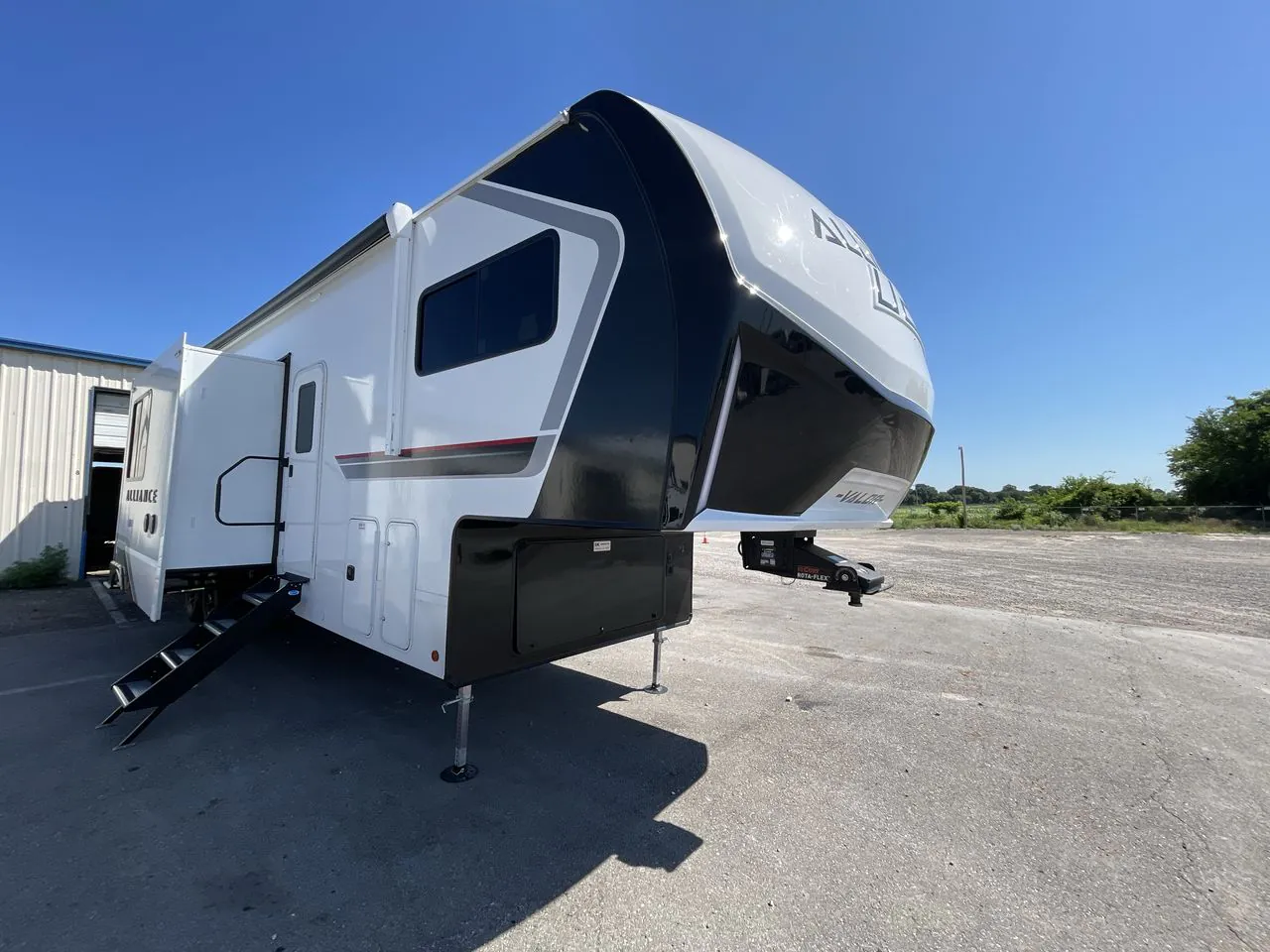2027 Alliance RV Valor All-Access 36A10 - Photo 2