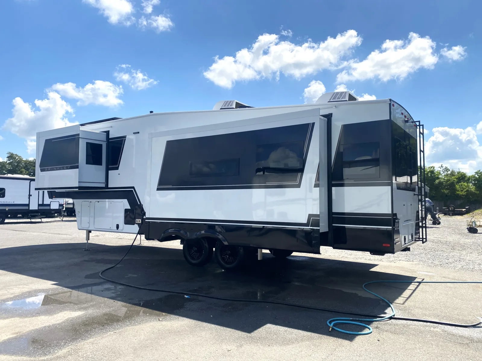 2027 Brinkley Model Z 3100 - Photo 4