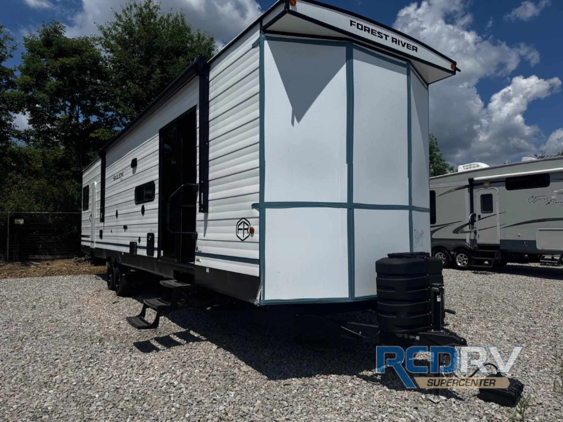 2027 Forest River Salem Villa Series 40FDEN