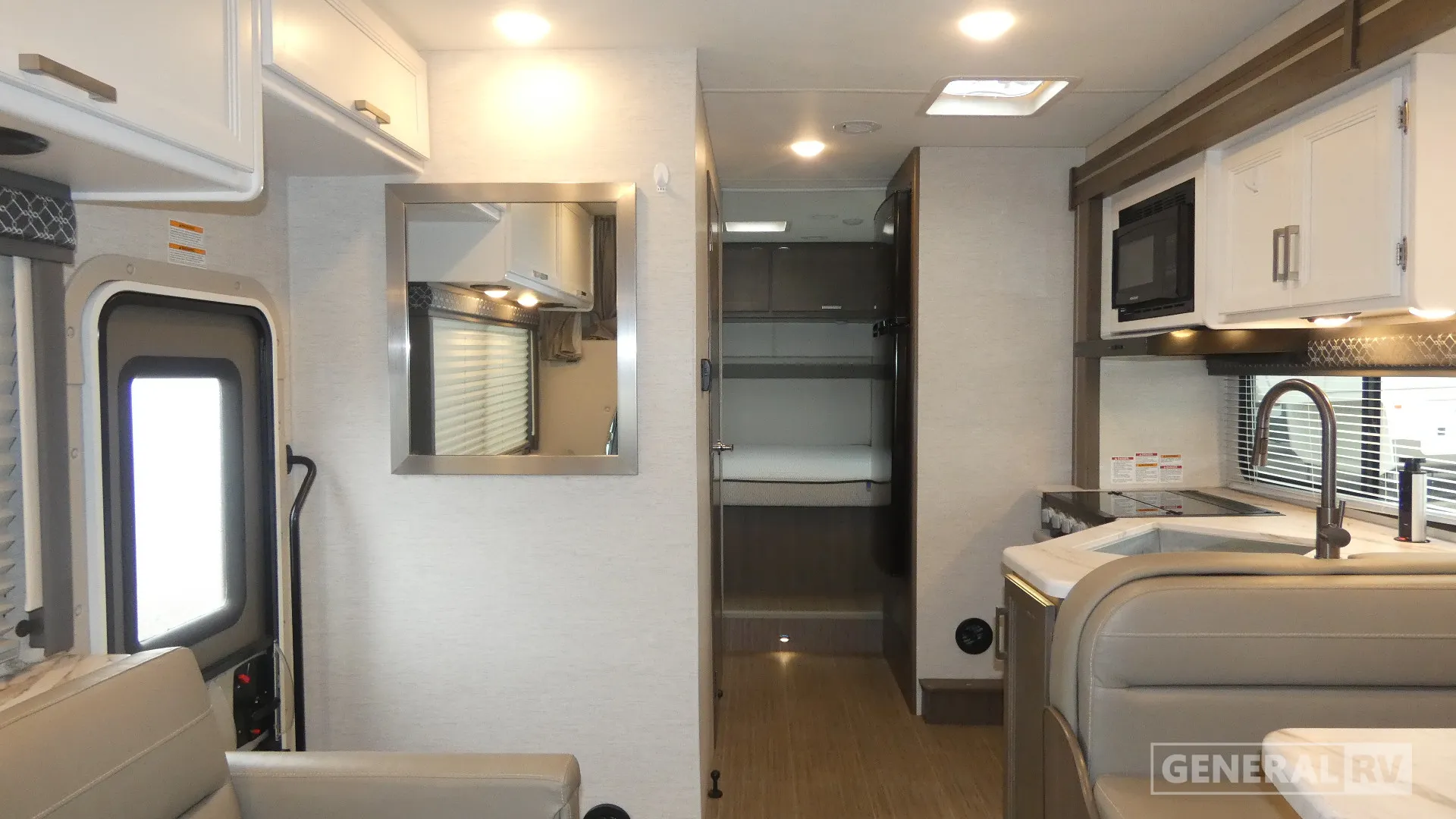 2025 Thor Motor Coach Freedom Elite 28HE - Photo 3