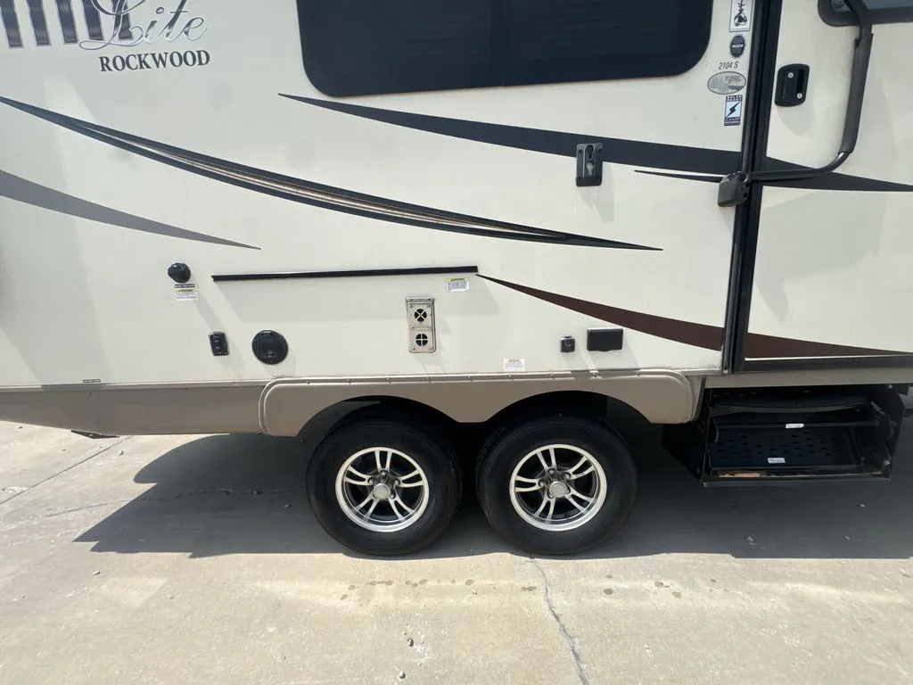 2016 Forest River Rockwood Mini Lite 2104S - Photo 3