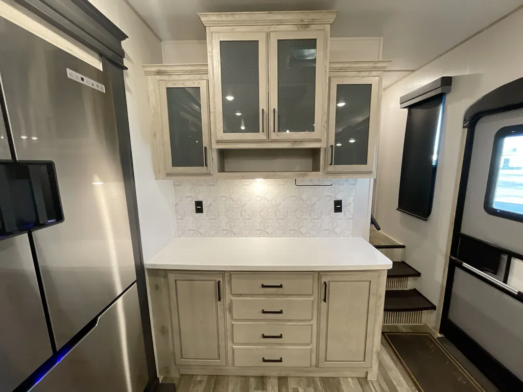 2023 Keystone Avalanche 390DS, Photos photo 11