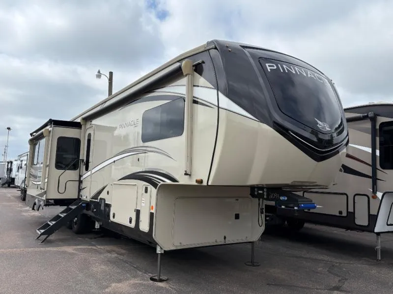 2022 Jayco Pinnacle 36SSWS - Photo 2