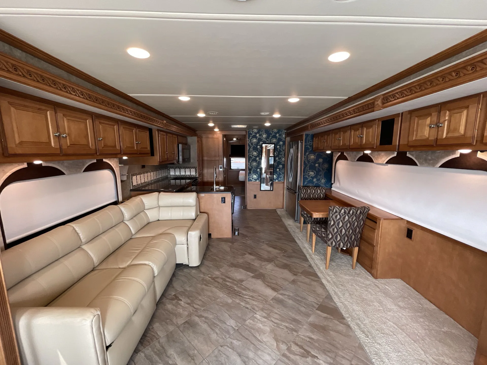 2016 Winnebago Adventurer 38Q — living area main