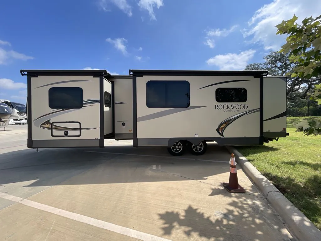 2019 Forest River Rockwood Ultra Lite 2912BS - Photo 4