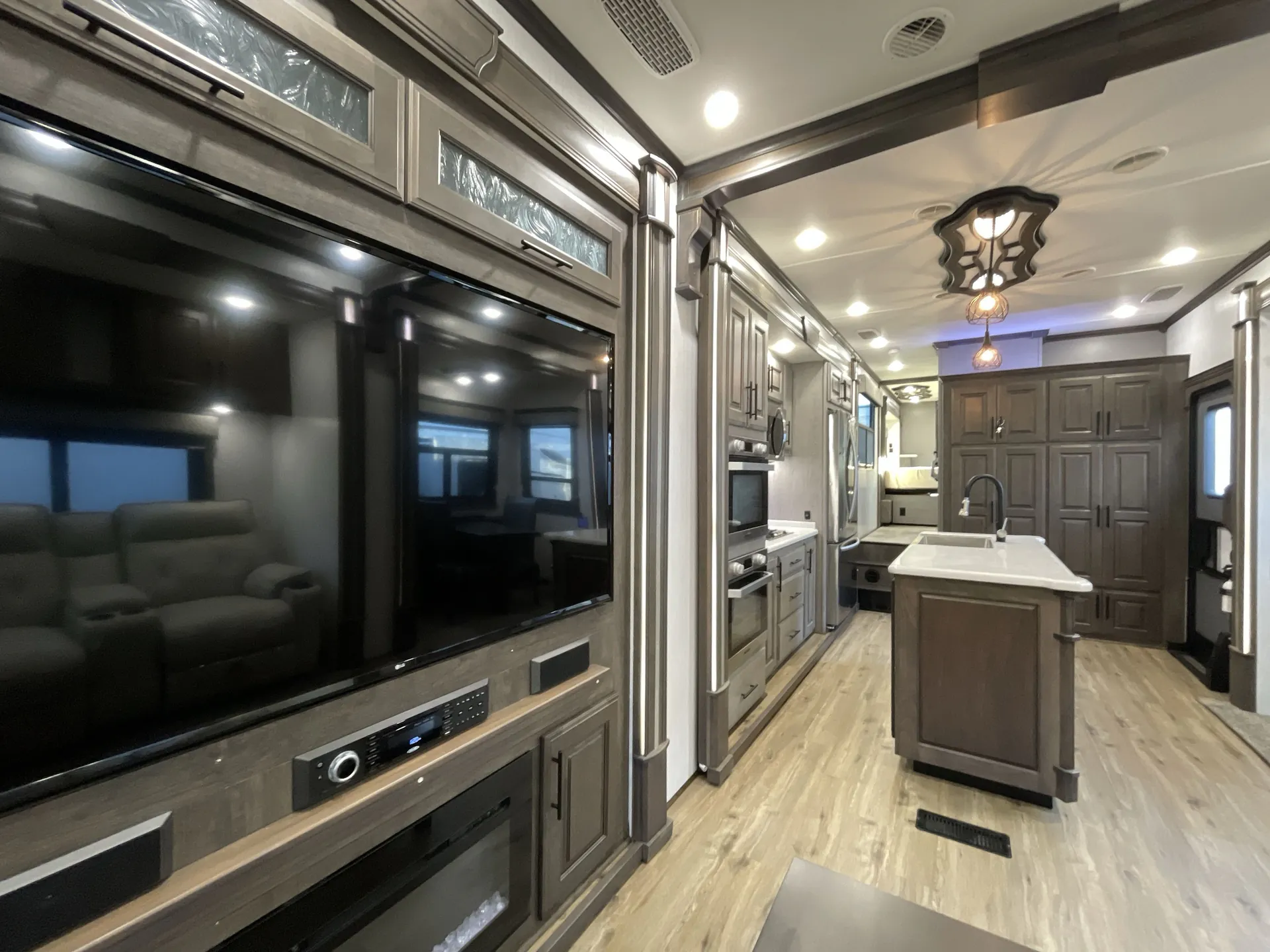 2021 Heartland Landmark LM Daytona — living area main