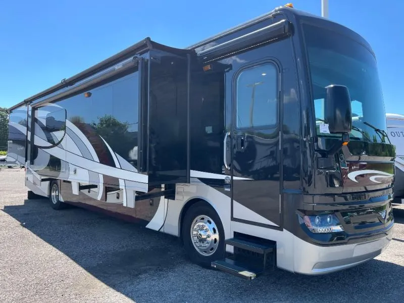 2018 Fleetwood Pace Arrow LXE 38F - Photo 2