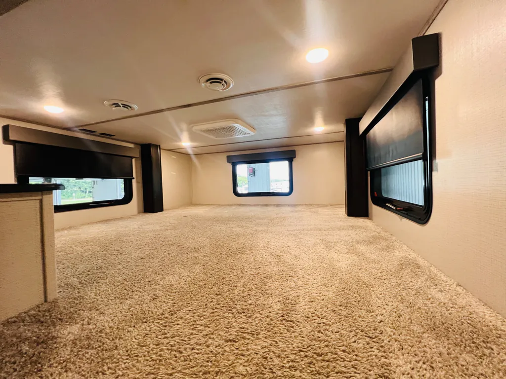 2023 Keystone Avalanche 390DS, Photos photo 28