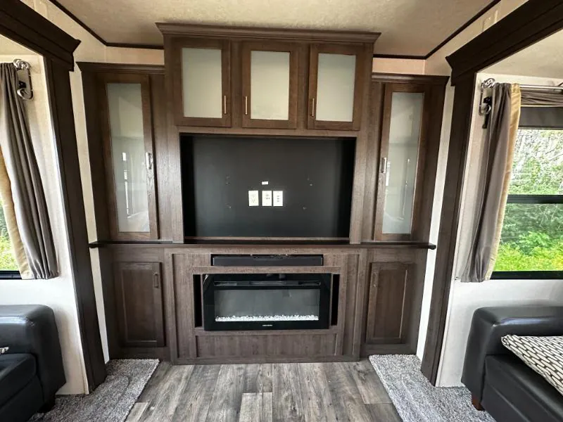 2018 Forest River Salem Villa Estate 395RET, Photos photo 15