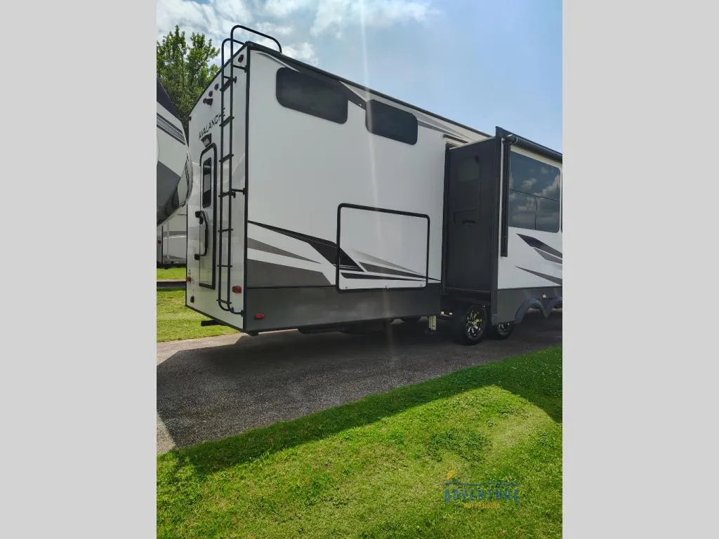 2020 Keystone Avalanche 396BH - Photo 4