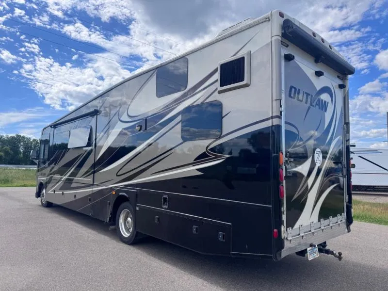 2015 Thor Motor Coach Outlaw 37LS - Photo 3