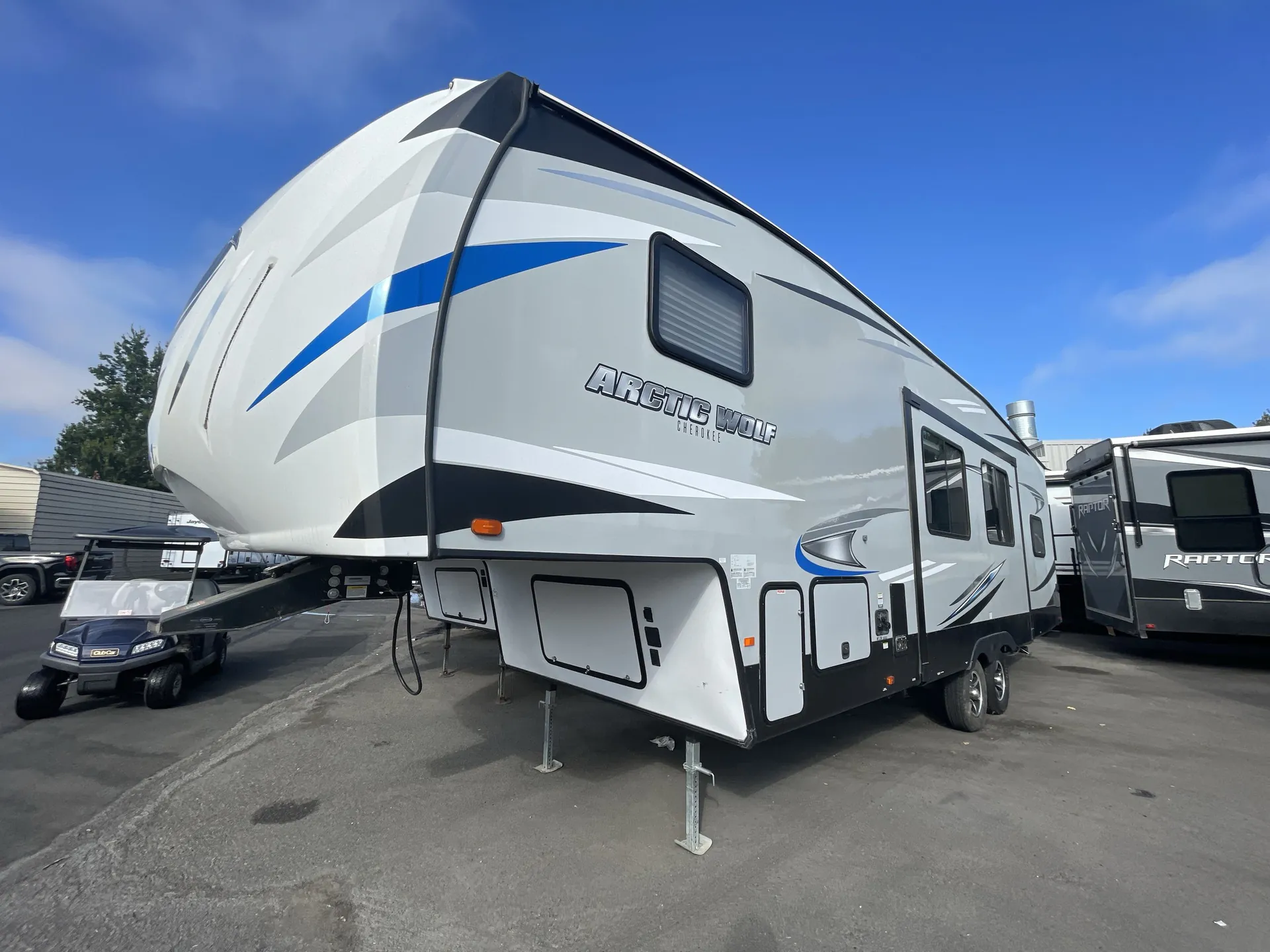 2021 Forest River Arctic Wolf 287BH - Photo 4