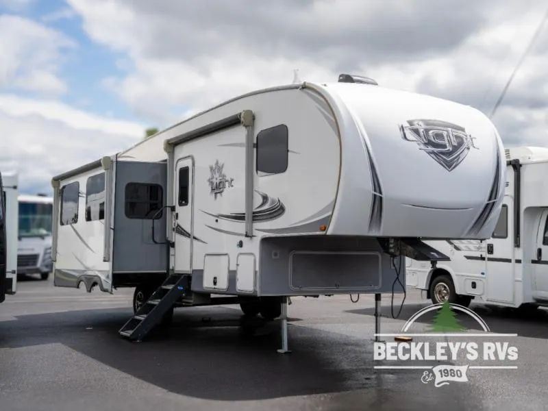 2019 Highland Ridge Light 291RLS - Photo 2