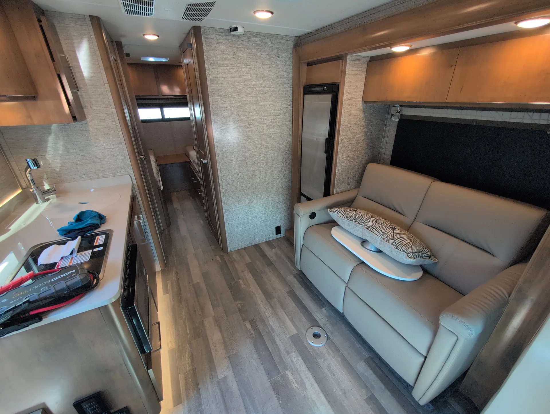 2020 Tiffin Wayfarer 24 TW — living area main