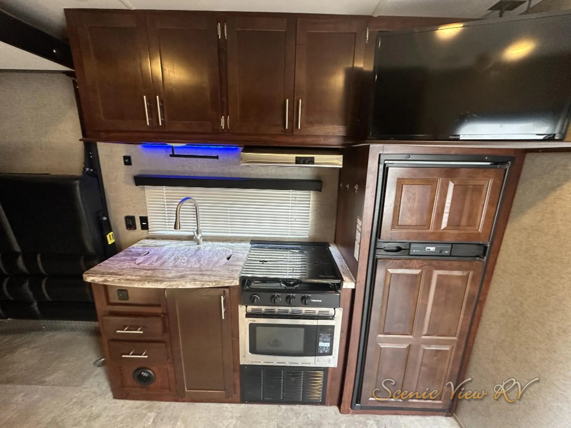 2018 Forest River Vengeance Rogue 25V — Photo 5