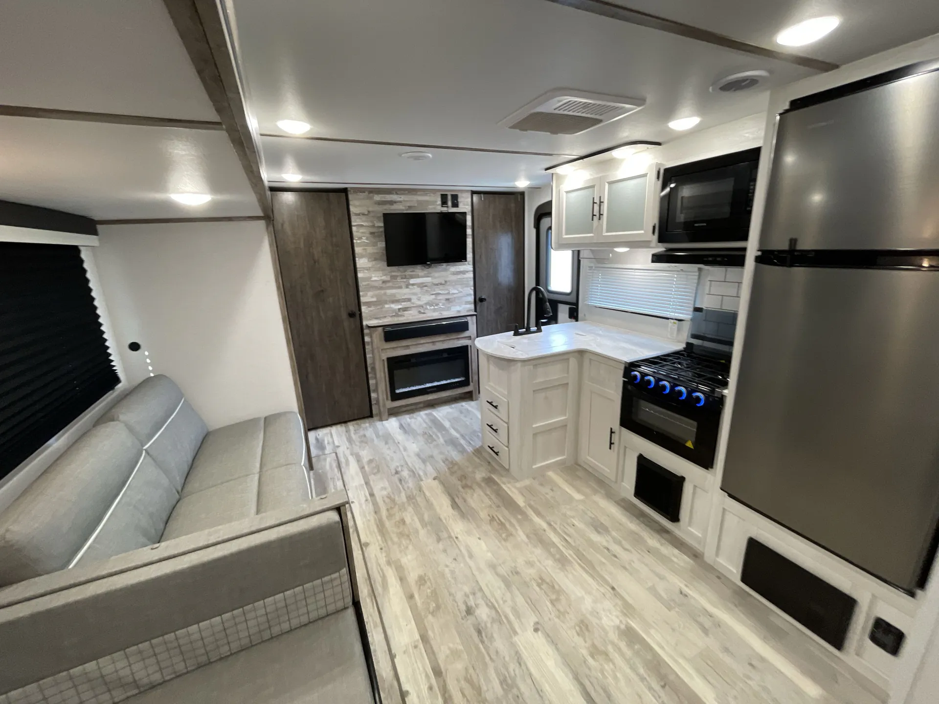 2024 Gulf Stream Ameri-Lite 279BH — living area main