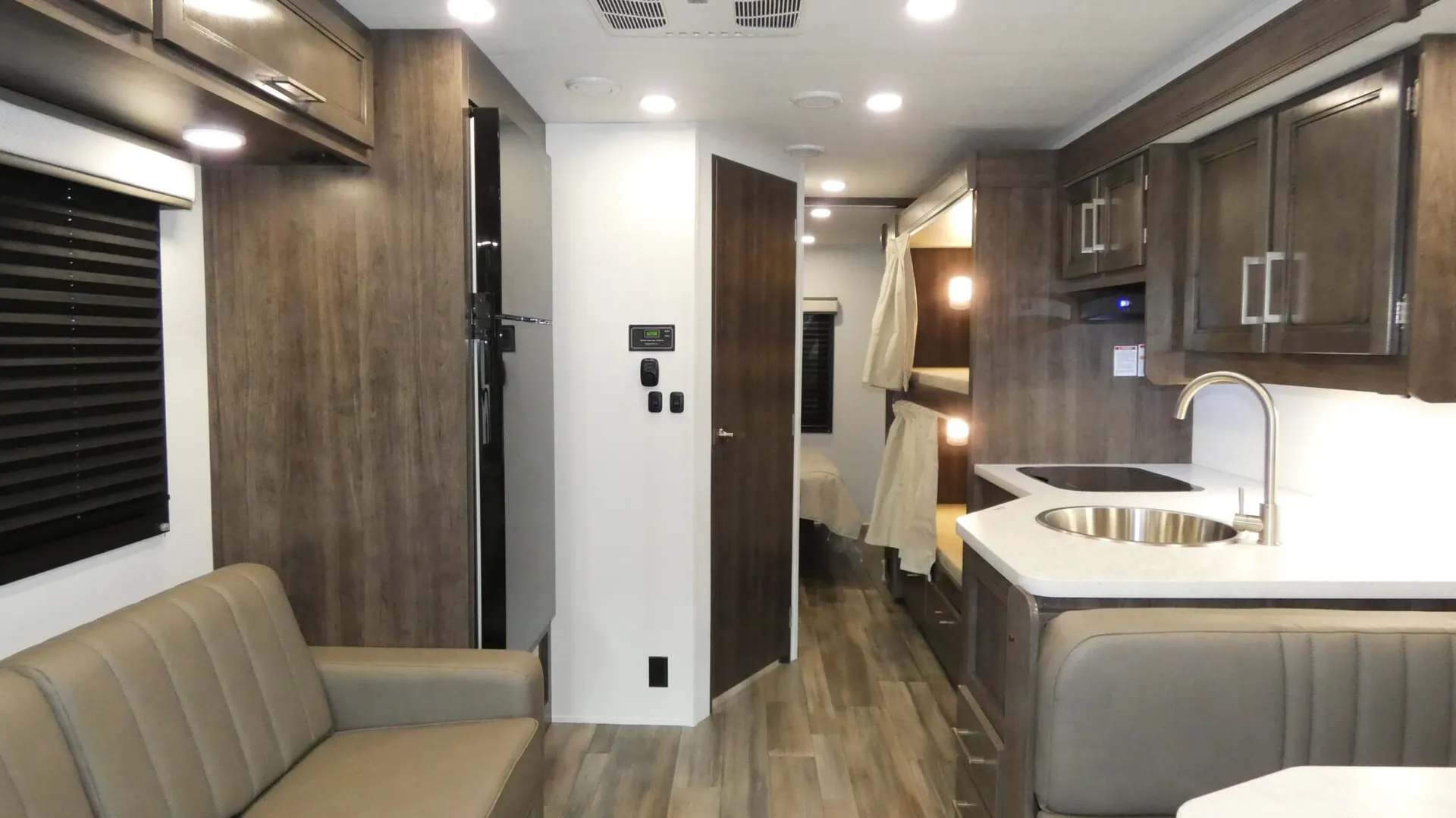 2026 Entegra Coach Odyssey-SE 31FF - Photo 3