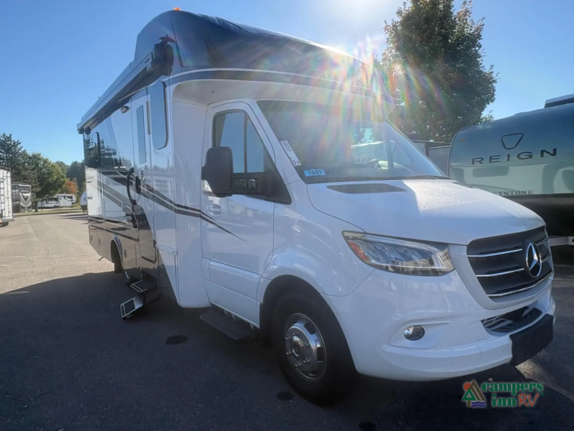 2024 Tiffin Wayfarer 25 RLW dealer photo 1 from Campers Inn RV